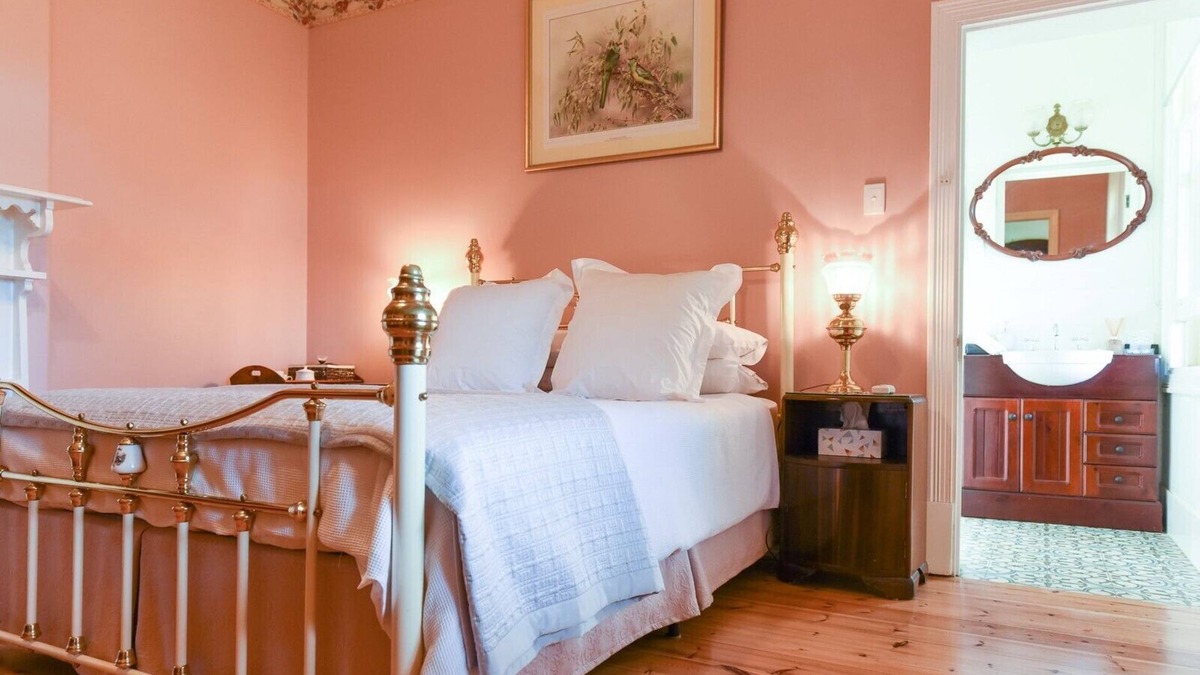 Bremer Bed & Breakfast | Ultimate Wine Travellers Stopover in Heritage Home at Winery in Langhorne Creek