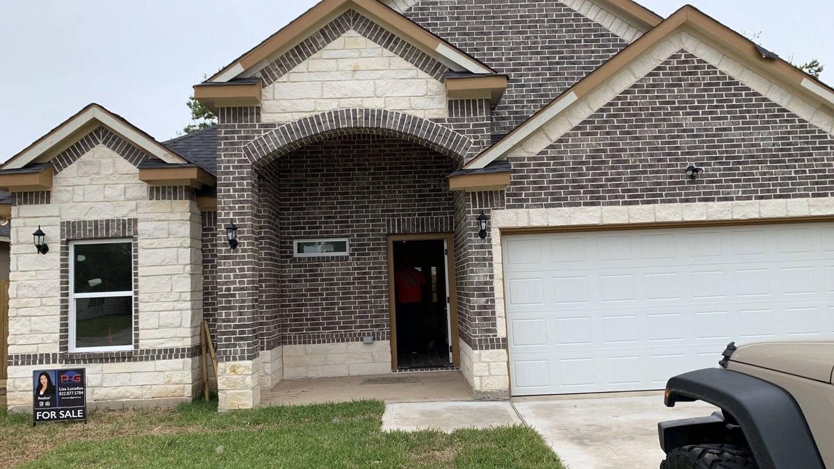 Southeast Houston House | Ultra Chic 3/2 Home w/Hot Spa-Mins from Downtown and NRG stadium.