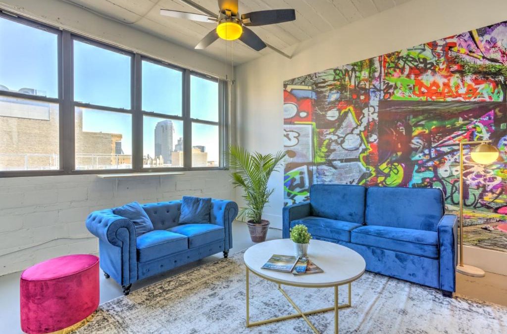 Downtown West Apartment | Ultra Chic Loft walk to CityMu/Aquarium/ConvnCntr