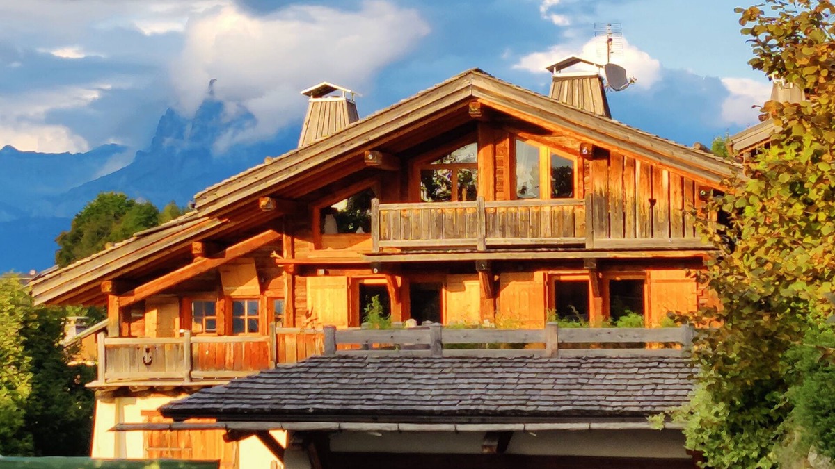 Le Planellet Ski Chalet | Ultra-cozy chalet in the heart of Megève (sleeps 12)