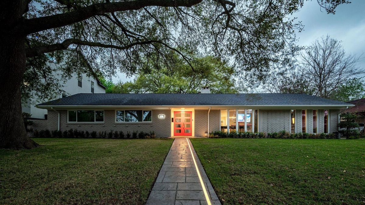 Willow Meadows/Willowbend Area House | Ultra high tech smart home in quiet neighborhood located in Houston.