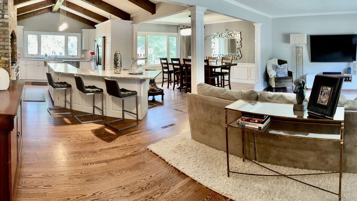 Plymouth House | ULTRA LUX House Equipped with Large Chef’s Kitchen