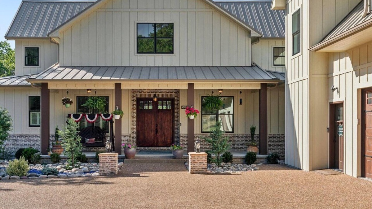 Eureka Springs House | Ultra Luxe Home in Eureka