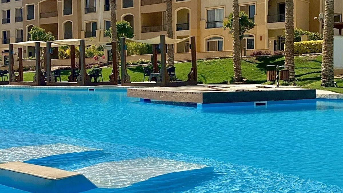 Cairo Apartment | Ultra Luxurious 3BR with Pools,Sports,Dining in GatedCompound,Close to All Sites