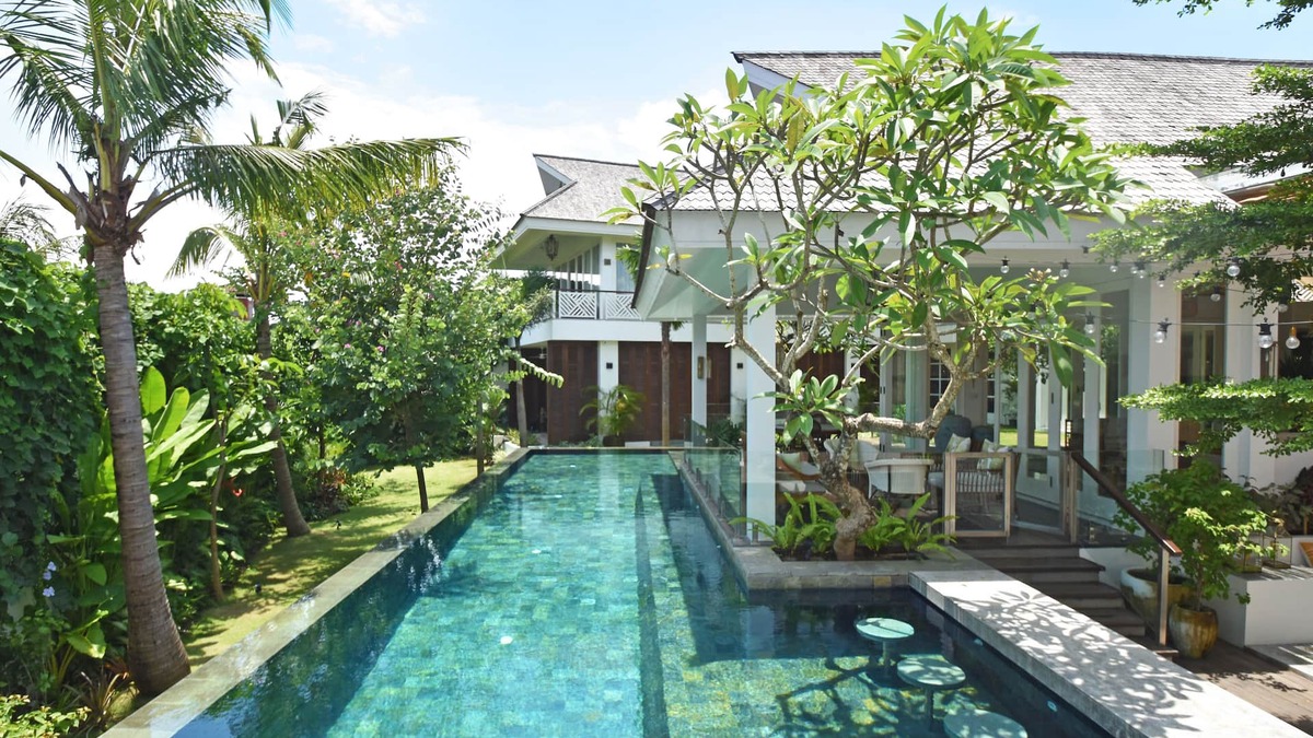 Berawa Villa | Ultra Luxury | 1000m2 | 15 Staff | Best In Villa Dining in Bali | AC throughout