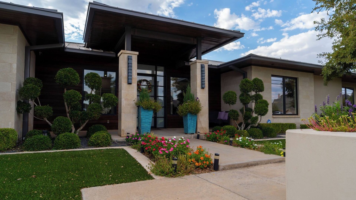 Lubbock House | Ultra Luxury, Pool, Basement, Garage, Hot Tub, in Luxurious Lubbock Neighborhood