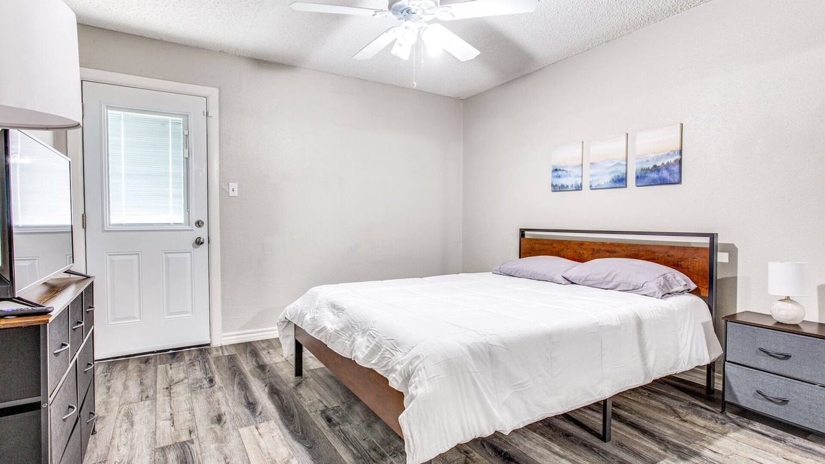 Fort Worth House | Ultra-Modern Duplex, Mins from Downtown, Pets OK