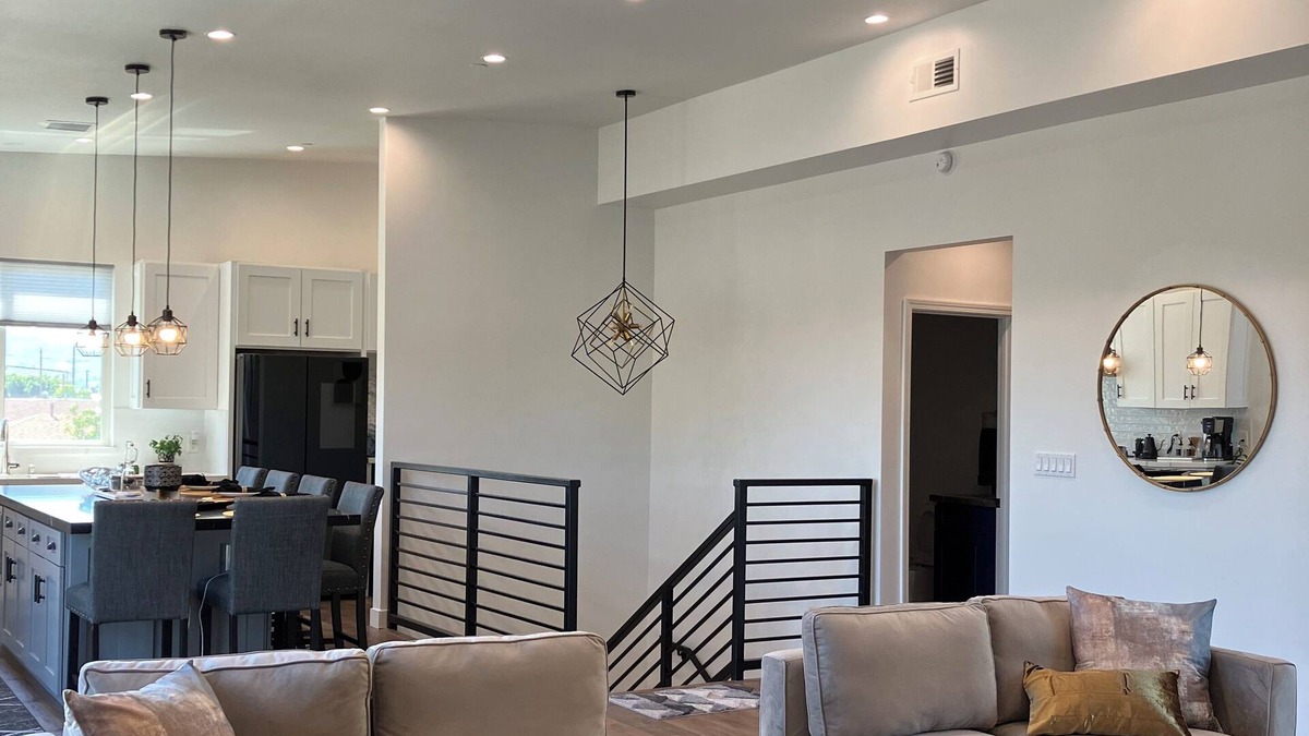 NoHo Arts District House | Ultra Modern House near Universal Studios, Burbank Studios, Hollywood Bowl