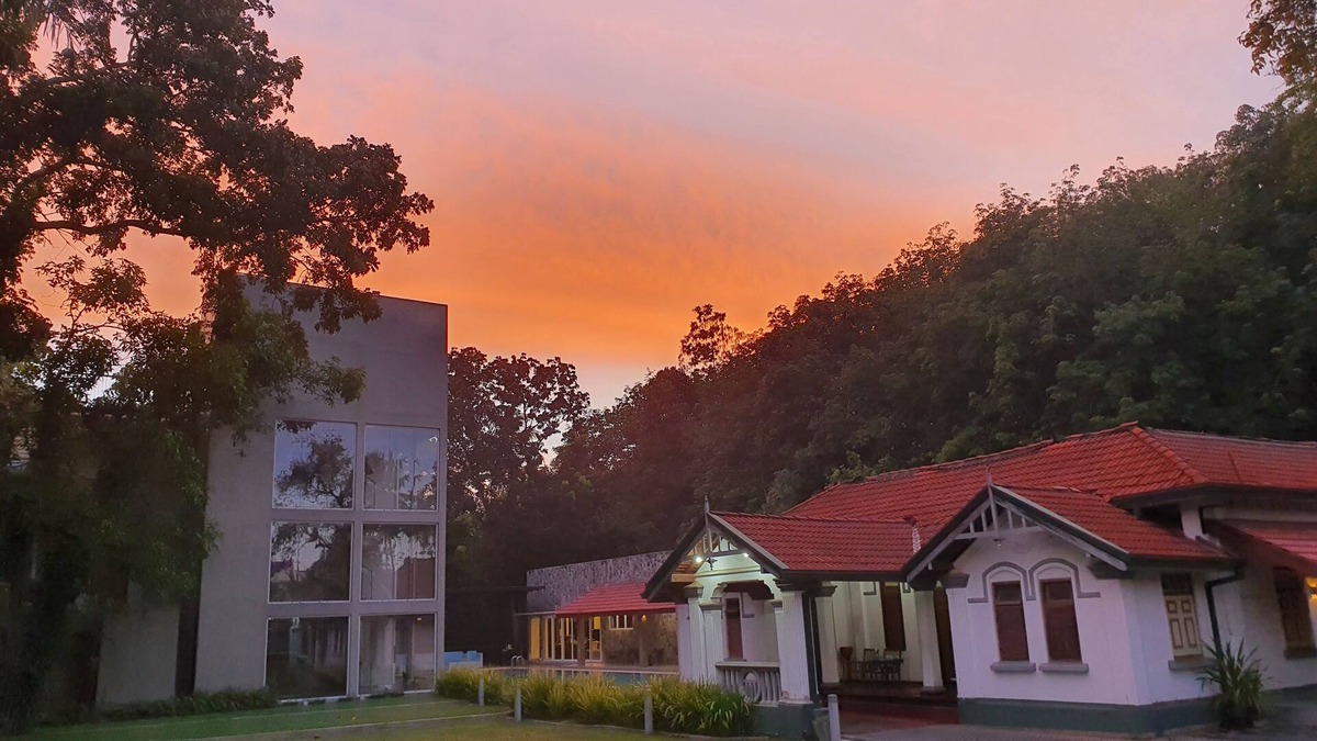 Gampaha Apartment | Ultra Modern Luxury Room Located Surrounded by Lush Green Trees