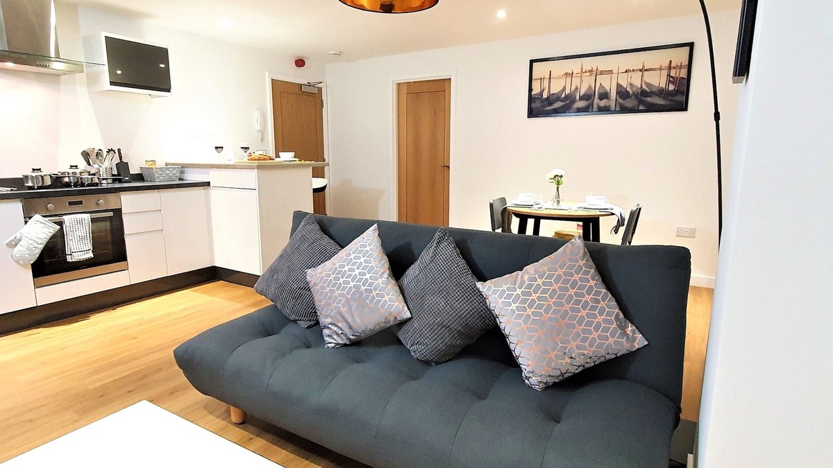 Northampton Apartment | Ultra Modern, Super Comfortable, 2 Bed Apartment Northampton Town Centre