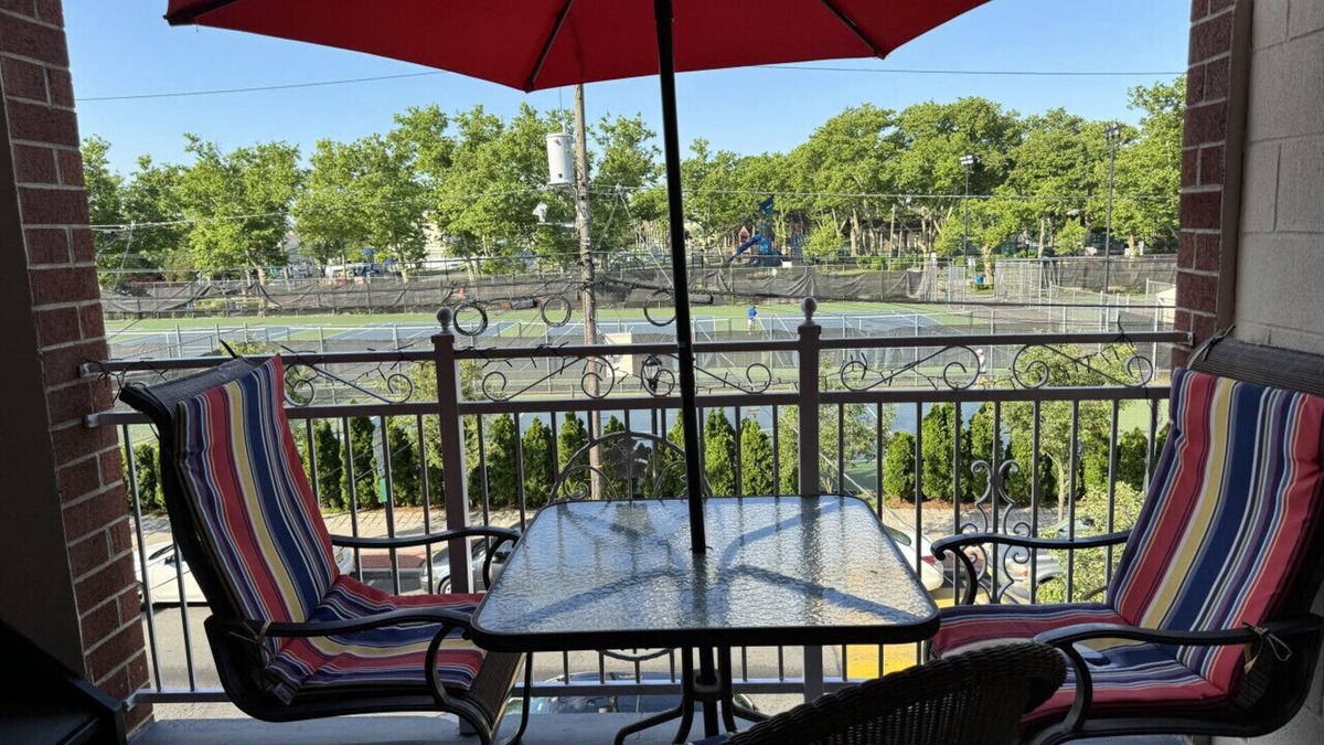 Union City Apartment | Ultra Spacious Penthouse - Apt 2 & 3 Combo -15 Mins from NYC