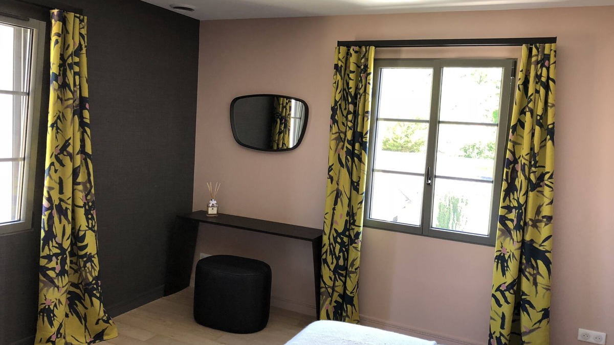 Les Mesneux House | UMAMI Deluxe Room
