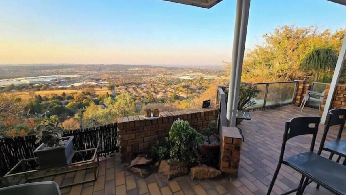 Greater Johannesburg Metropolitan Area Apartment | uMusa - Double En-Suite. Pvt Entrance
