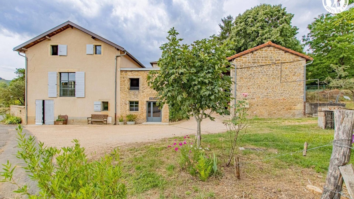 Maconnais Beaujolais Agglomeration House | Un Bout de Monde - BUSSIERES