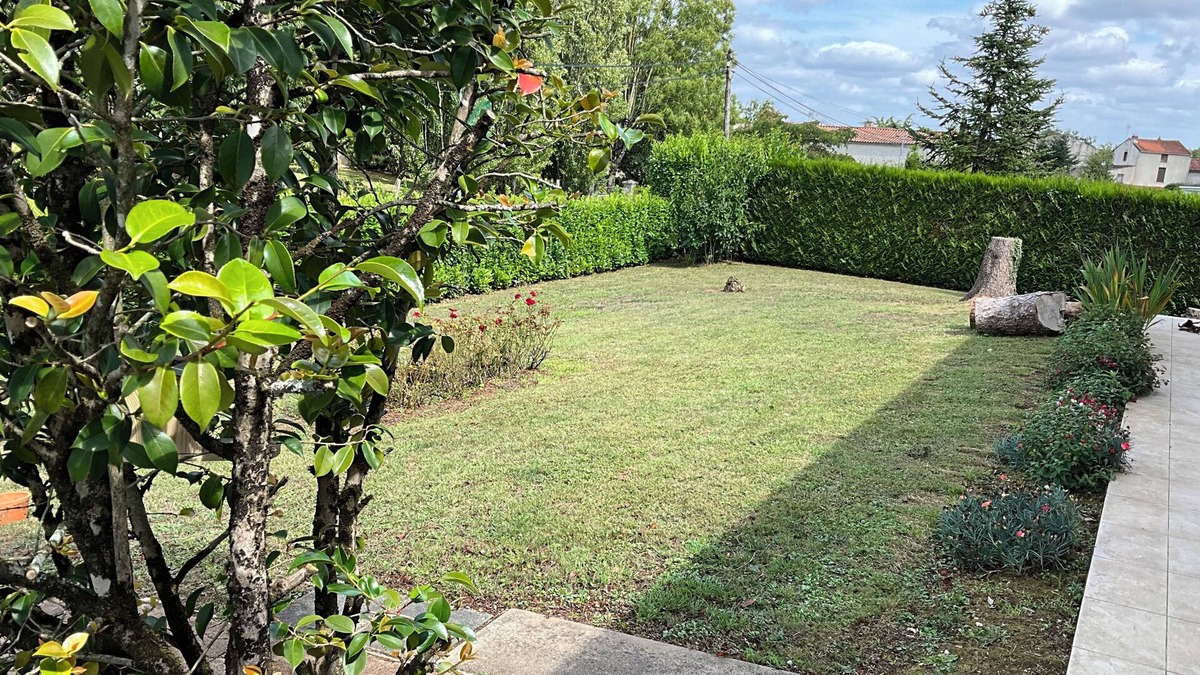 Sainte-Ouenne House | Un Charmant Petit Coin de Nature où Règne Calme et Volupté