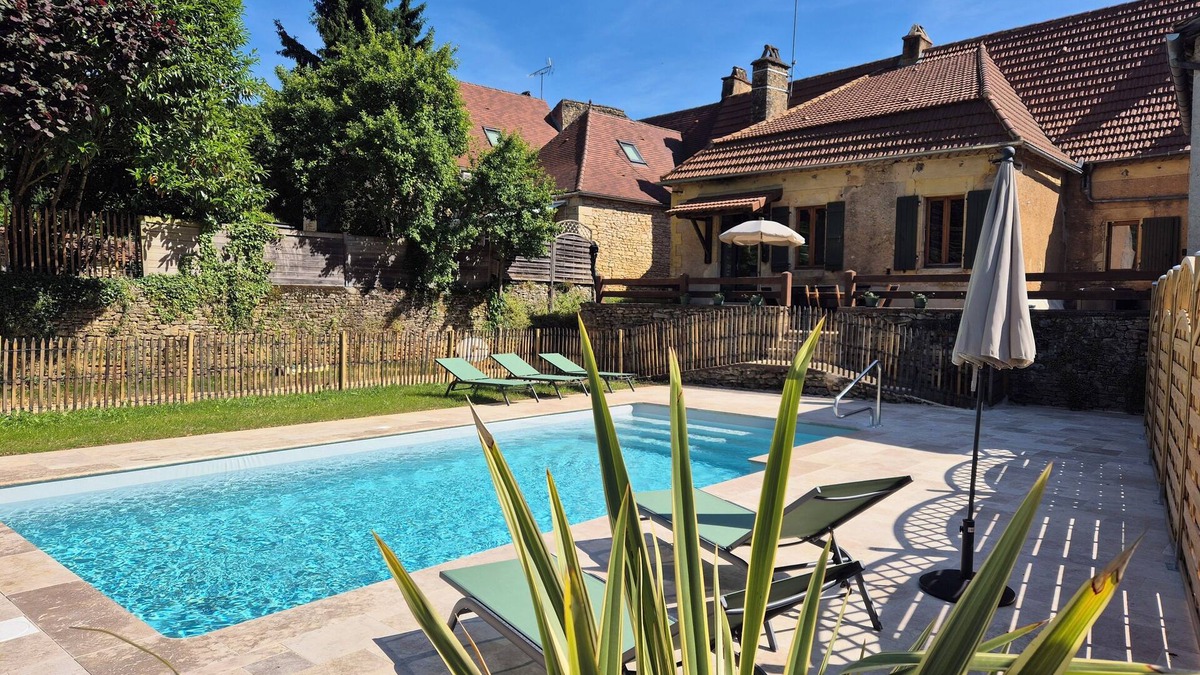 Prats-du-Perigord House | Un Presbytère Rénové au Coeur D'un Village du Périgord