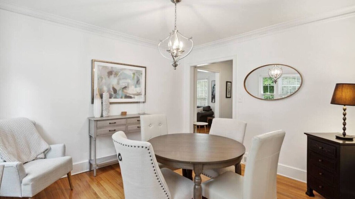 North Buckhead Cottage | Unbeatable Location: Northside, St Joe & Oglethorpe