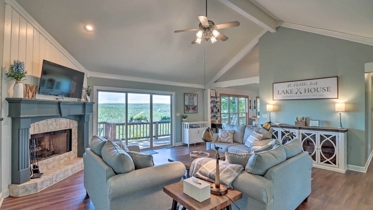 Edgemont House | Unbeatable Views on Greers Ferry Lake-Spacious-Peaceful-Serene-Family Friendly