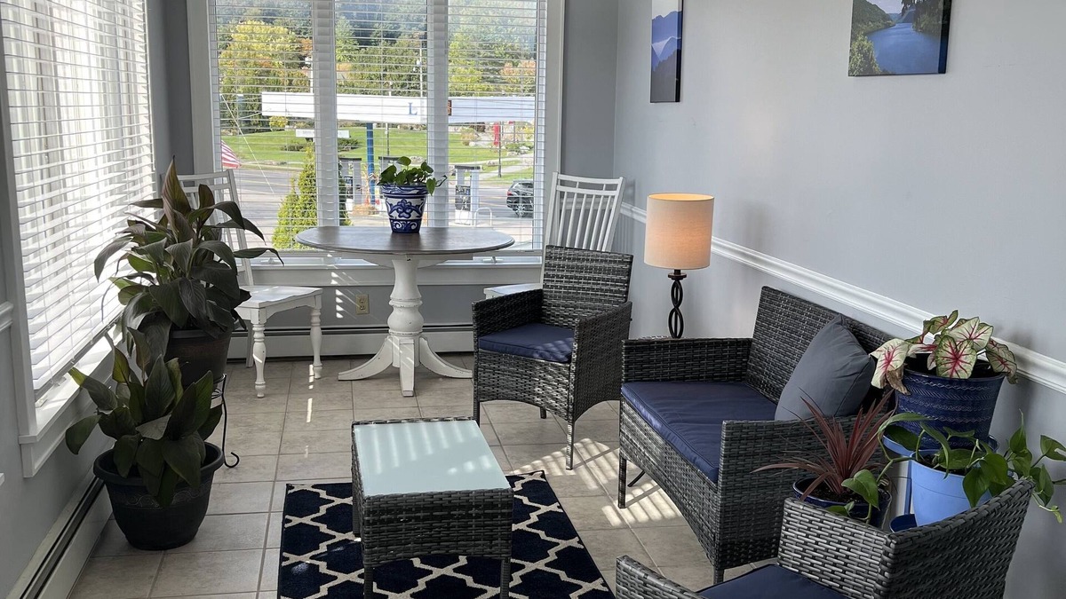 Leadsville Apartment | Unbelievable penthouse-style apartment in the heart of Elkins, WV.