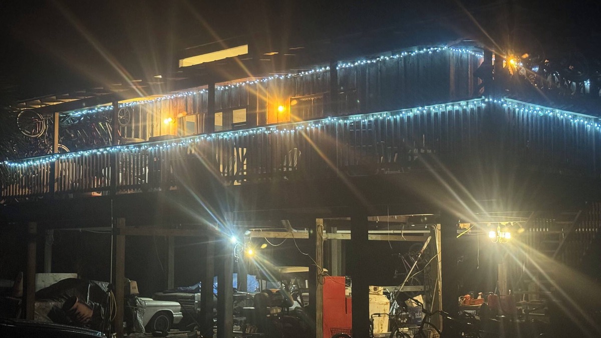 Cedar Key House | Unbelievable value for, friends, families, hunters, and fisherman. Beds for nine