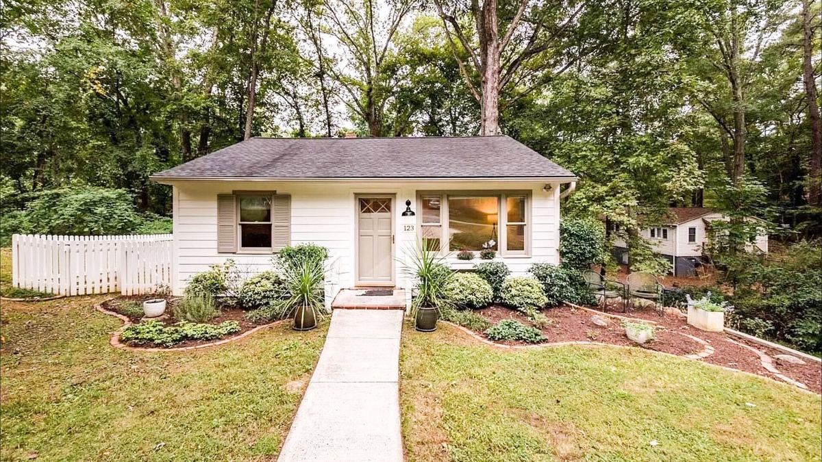 Chapel Hill Cottage | UNC Cottage- near Univ/Hospital, YMCA, Franklin St