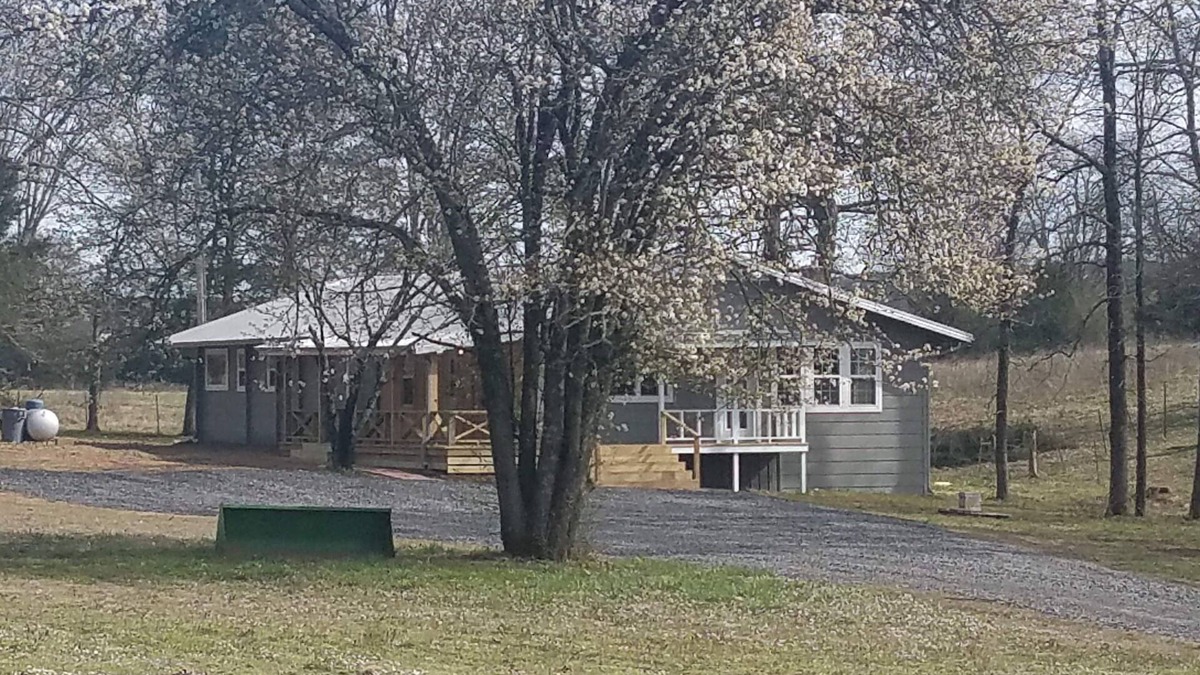 Hatfield House | Uncle Bill’s Place- Newly remodeled farmhouse close to CMA, room for everyone