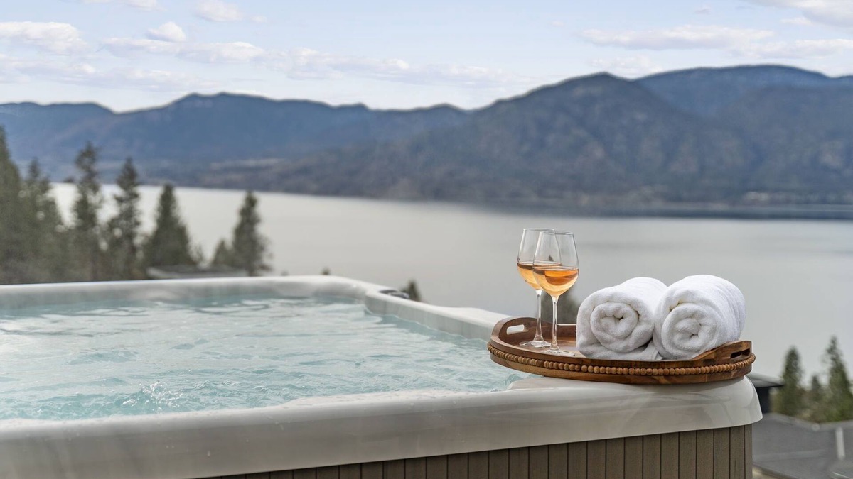 Okanagan-Similkameen House | Uncorked Escape ~ Naramata 2 bdrm suite with simply stunning views & hot tub.