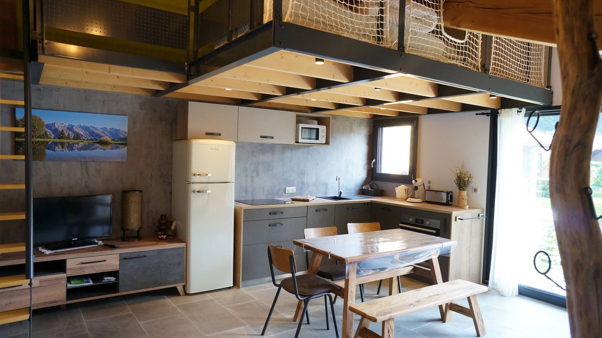Thones Apartment | Undeizojcoij