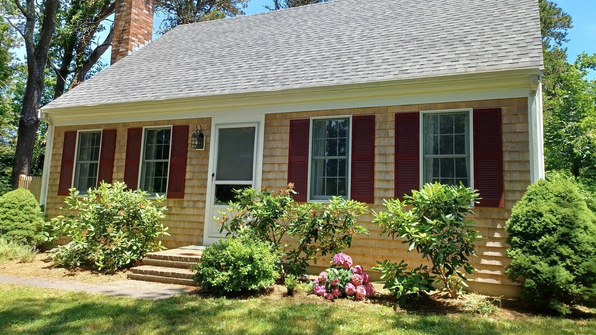 East Orleans House | Under 1 Mile to Nauset Beach (2245)