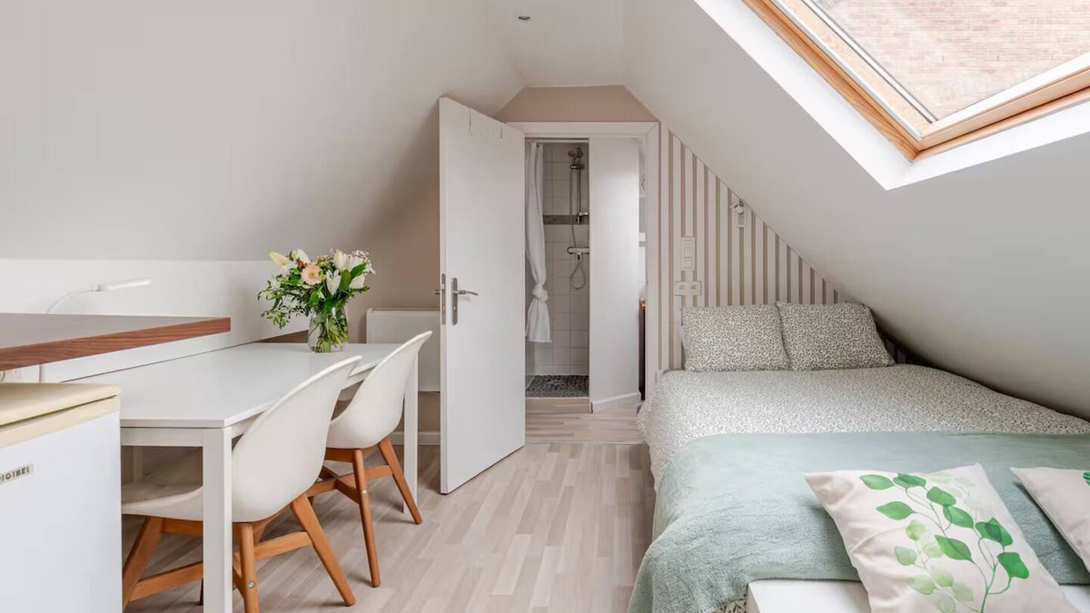 Grez-Doiceau Apartment | Under a perched roof, a small cocooning studio with private Spa