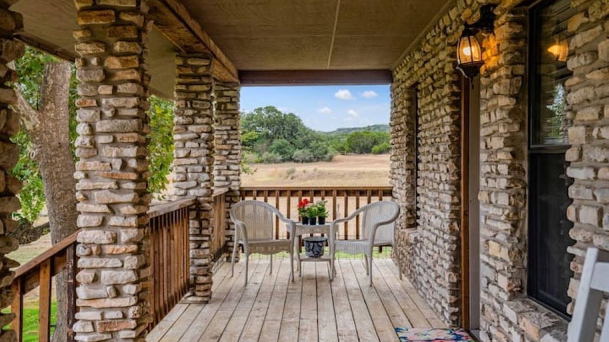 Center Point Cabin | Under New Management! THE PORCH CABIN @ Camp Verde Springs
