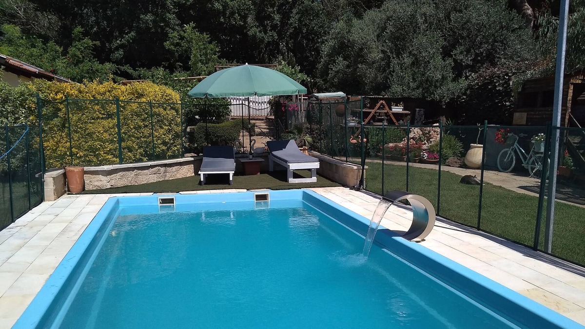 Aseret House | Under the fig tree- A beautiful separate unit with a private pool in Aseret.
