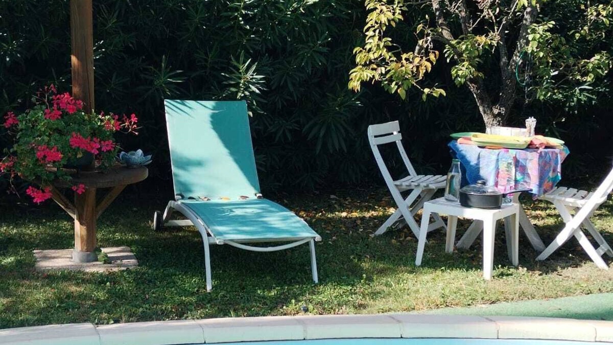 Montfavet Apartment | Under the sun of Provence and the song of the cicadas - 4 Nights minimum