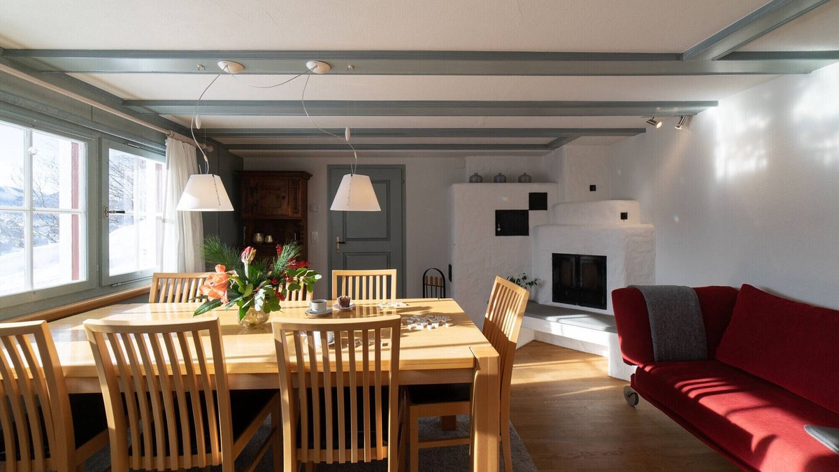 Ennetbuhl Ski Chalet | Undereggli - 4-room holiday home with far-reaching views and surrounded by greenery