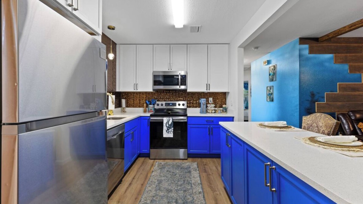 Duckpond House | Underwater Home w/Game Room ~6 min to Stadium & Downtown/2 King Beds &Fire Pit