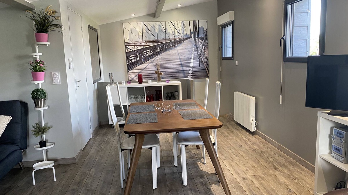 Boos Apartment | Une Annexe Avec Bureau Pour Télé Travail