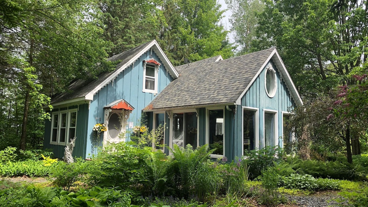 L'Avenir Ski Chalet | Une Chaleureuse Maison Dans un Jardin sur les Rives D'une Rivière
