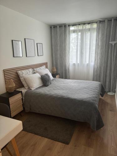 Ablon-sur-Seine House | Une Chambre dans un appartement