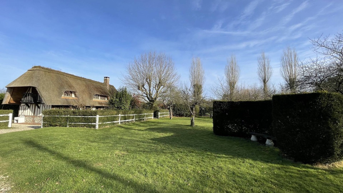 Saint-Etienne-l'Allier House | Une Maison Normande et sa Dépendance Avec Piscine Chauffée à 1h45 de Paris !