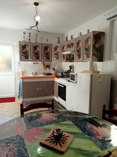 Saint-Medard-de-Guizieres Apartment | Une pause quelque part recharge pour voiture électrique inclu