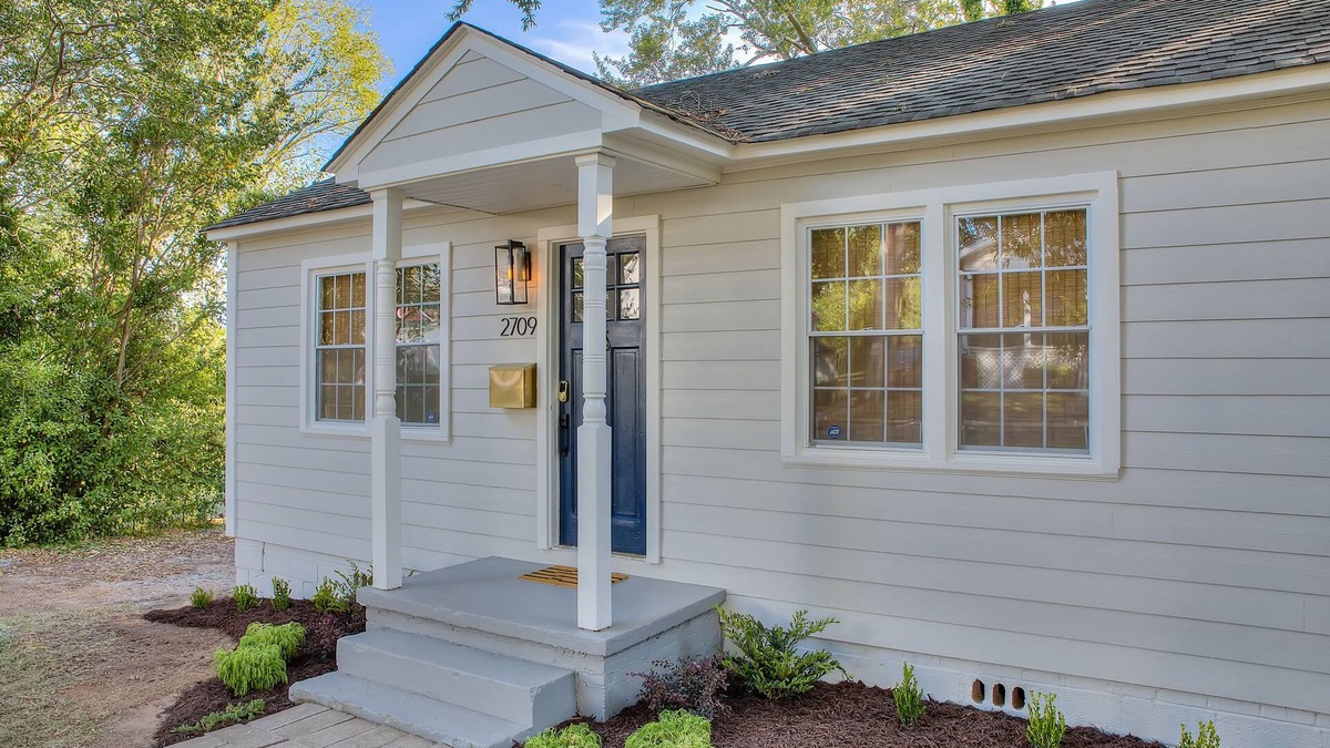 Eau Claire House | Unexpected Little Gem Minutes from Downtown