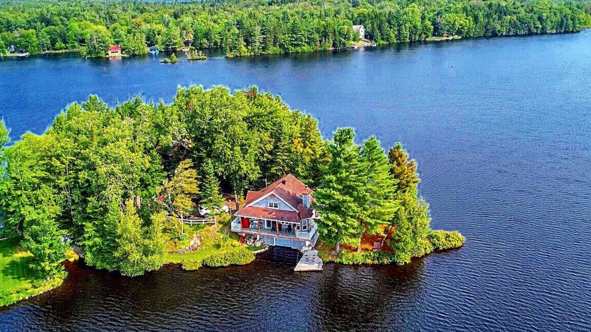 Beauce-Sartigan Regional County Municipality Ski Chalet | Unforgettable Extended Stays In Beauce At The Lake