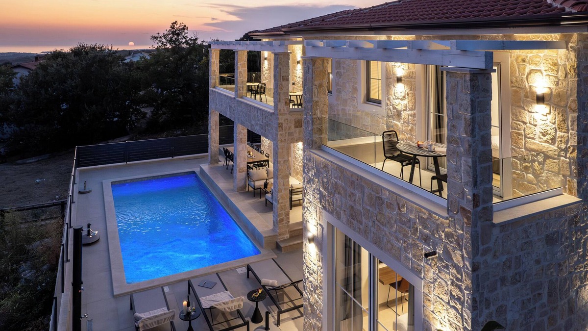 Brnobici Villa | Unforgettable family moments & magical sunsets with breathtaking panoramic view