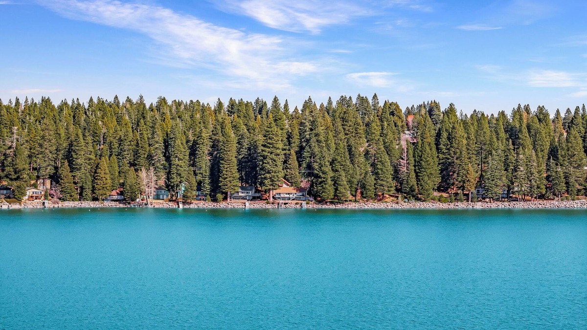 Hamilton Branch House | Unforgettable Lakefront 5+Bedroom in Lake Almanor