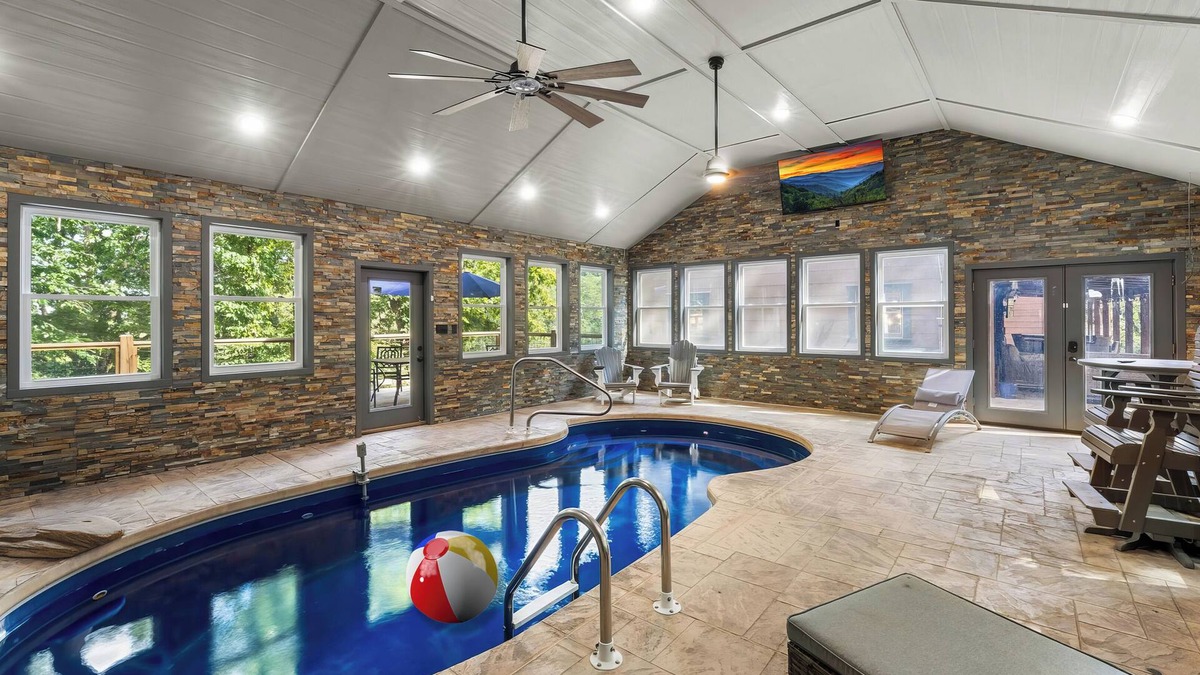 Pigeon Forge Cabin | Unforgettable Mountain Luxury, Indoor Pool, Theater, Arcade, Firepit, 30 Ppl