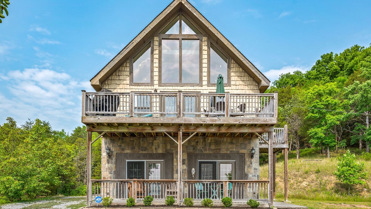Sevierville Ski Chalet | Unforgettable Sunrise View, Dual Living Spaces & on Douglas Lake by Pigeon Forge