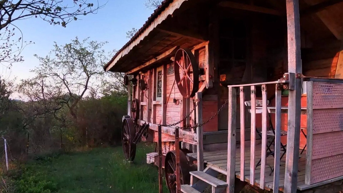 Belloc Cabin | Ungewöhnliche Unterkunft Beater/Trailer 2 Personen