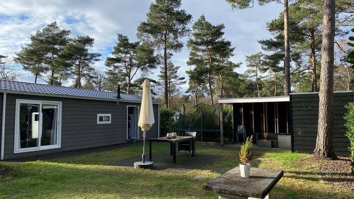 Beekbergen-West Ski Chalet | Unieke, rustige plek met veel privacy aan de bosrand op Veluwe park Lierderholt!