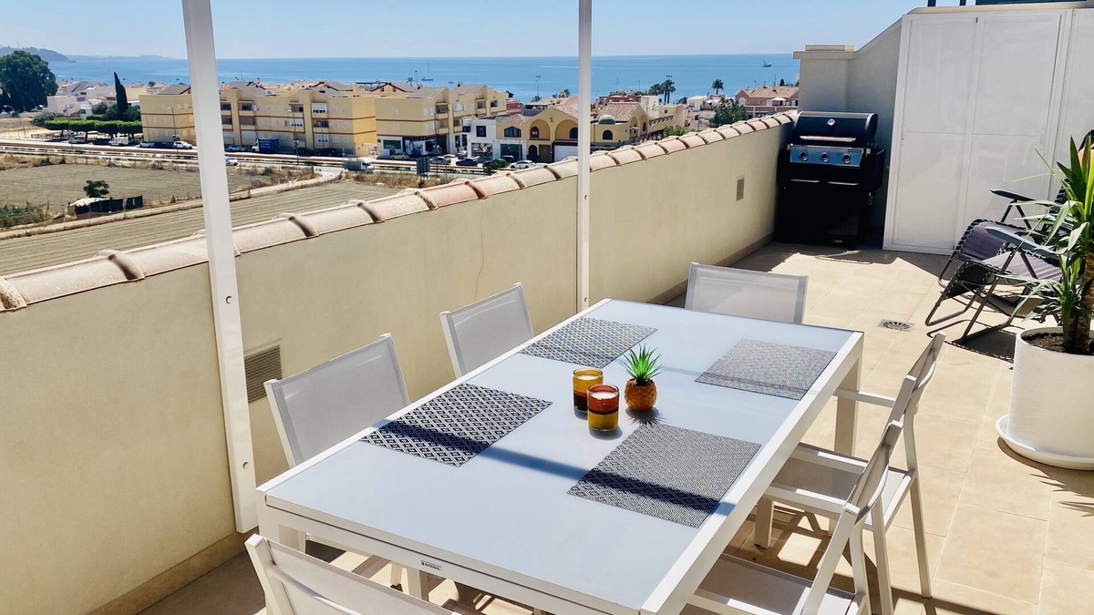 Torre del Mar Apartment | Unik Utsikt och Unik Inredning i Nybyggt hus Nära Stranden