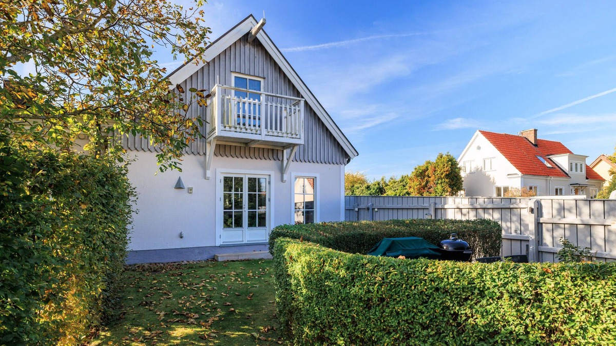 Viken House | Unikt Boende Mitt i Gamla Viken, 150 Kvm, 3 Sovrum, 6 Sängplatser, Trädgård